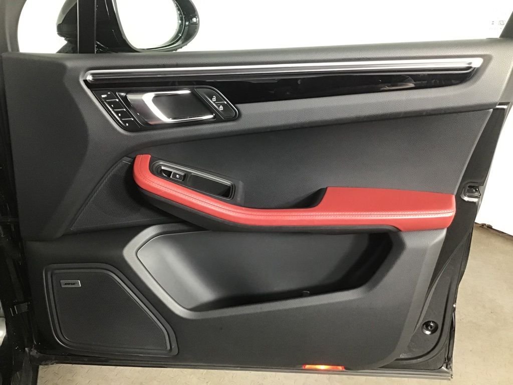 2024 Porsche Macan S - Photo 18