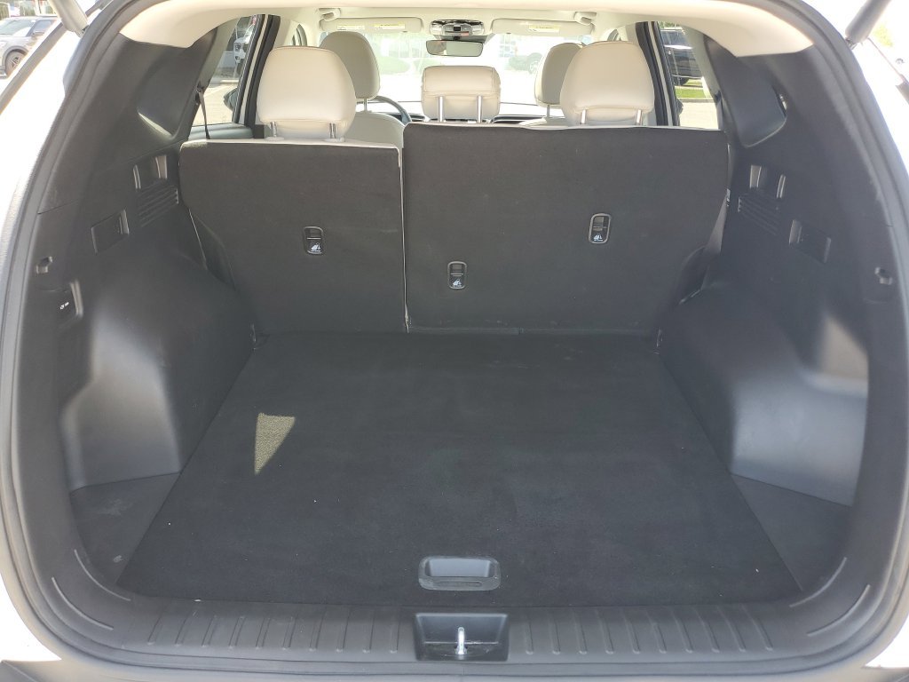 Used 2024 White Hyundai SEL image 27
