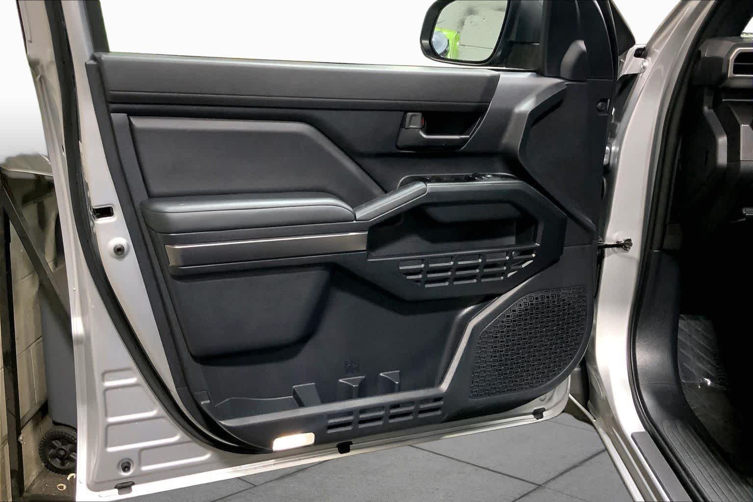 Used 2025 Cutting Edge Toyota SR5 image 22