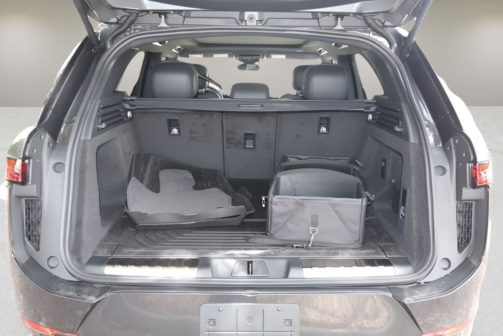 New 2026 Carpathian Grey Land Rover Dynamic SE image 16