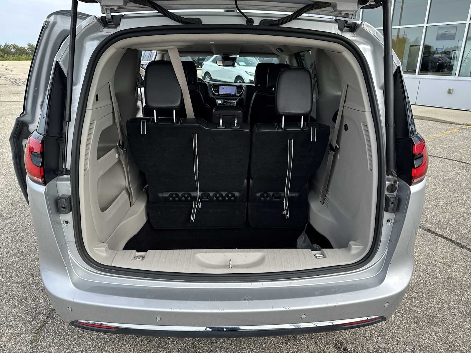Used 2024 Silver Chrysler Touring L image 17