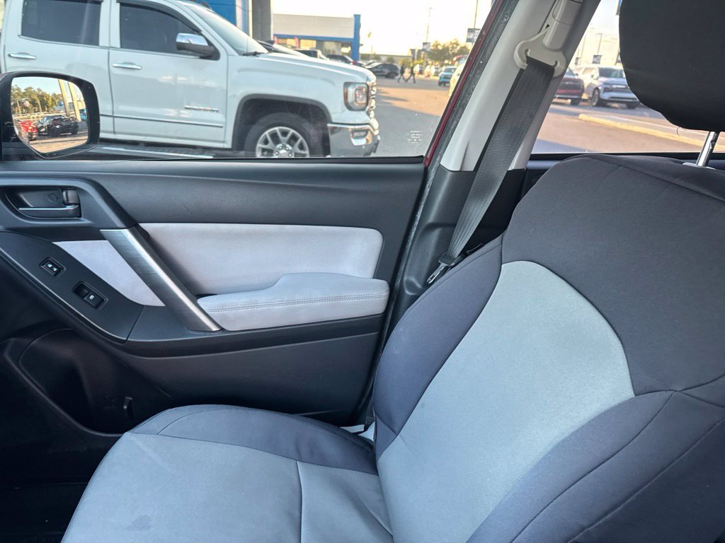 Used 2014 Red Subaru 2.5i Premium image 10