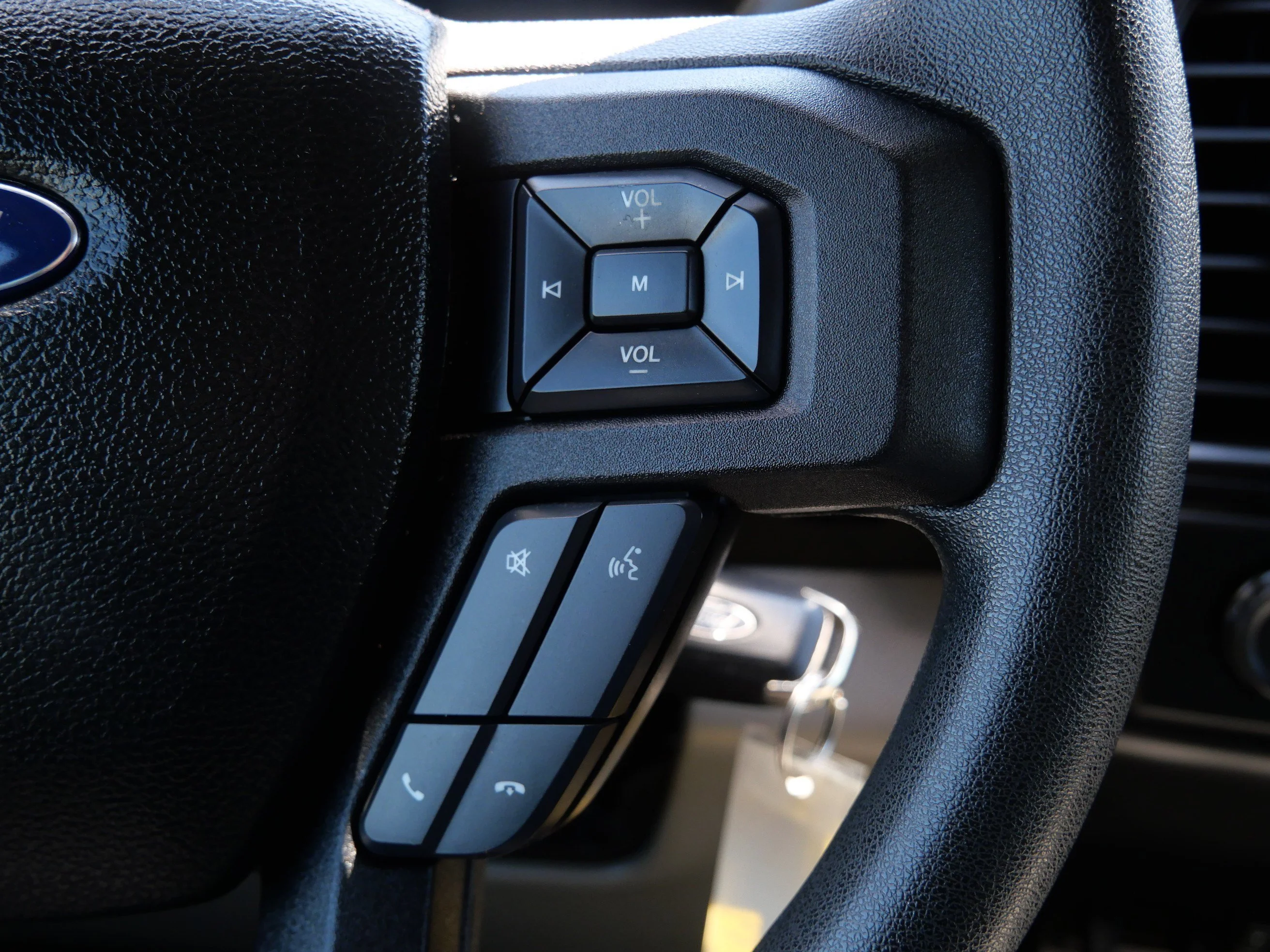 Used 2015 Magnetic Metallic Ford XL image 29