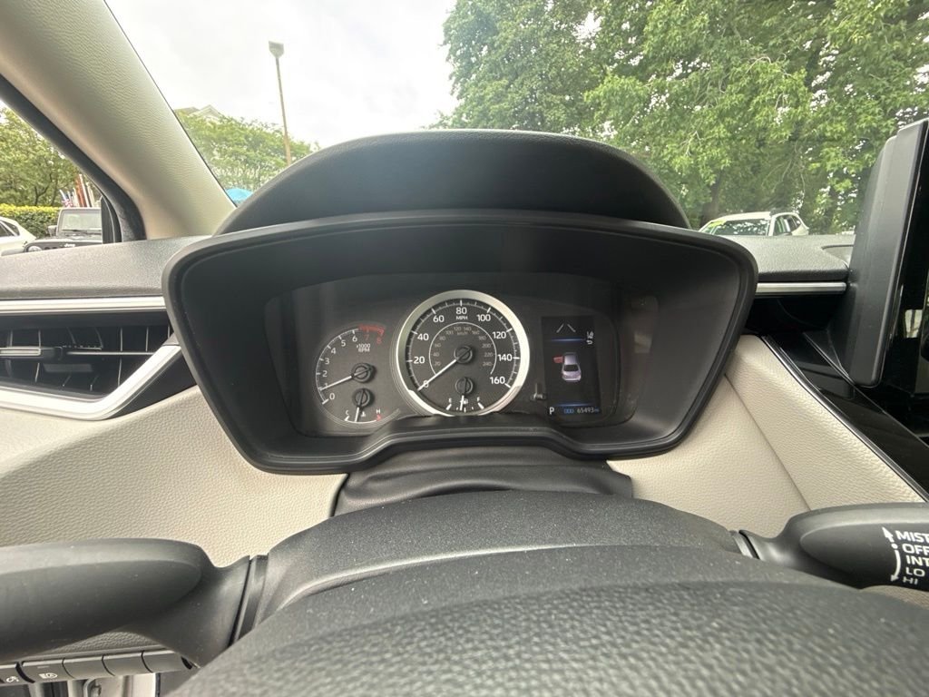 Used 2022 Silver Toyota LE image 18