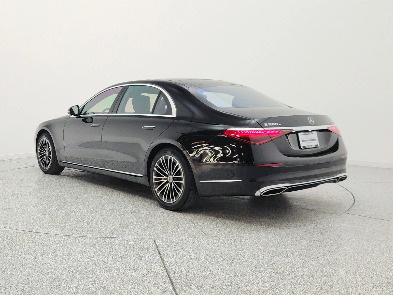 Used 2023 Obsidian Black Mercedes-Benz S 580e 4MATIC® Sedan image 7
