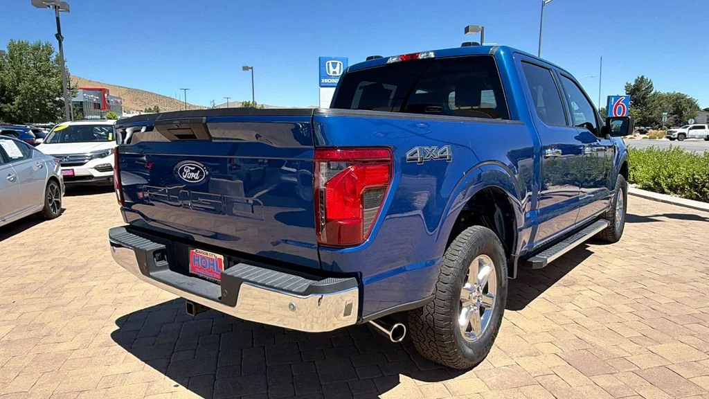 Used 2025 Blue Metallic Ford XLT image 3
