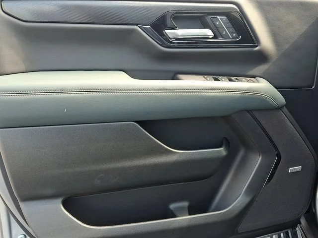 New 2026 Sterling Metallic GMC AT4 image 9