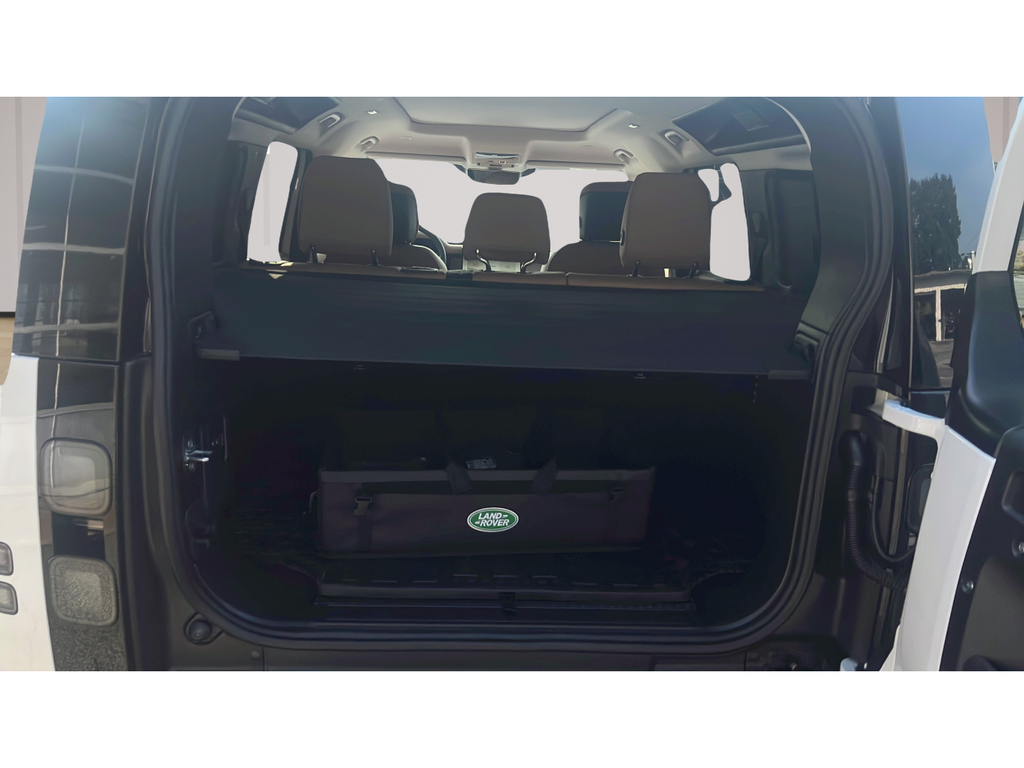 New 2026 White Land Rover X-Dynamic SE image 18
