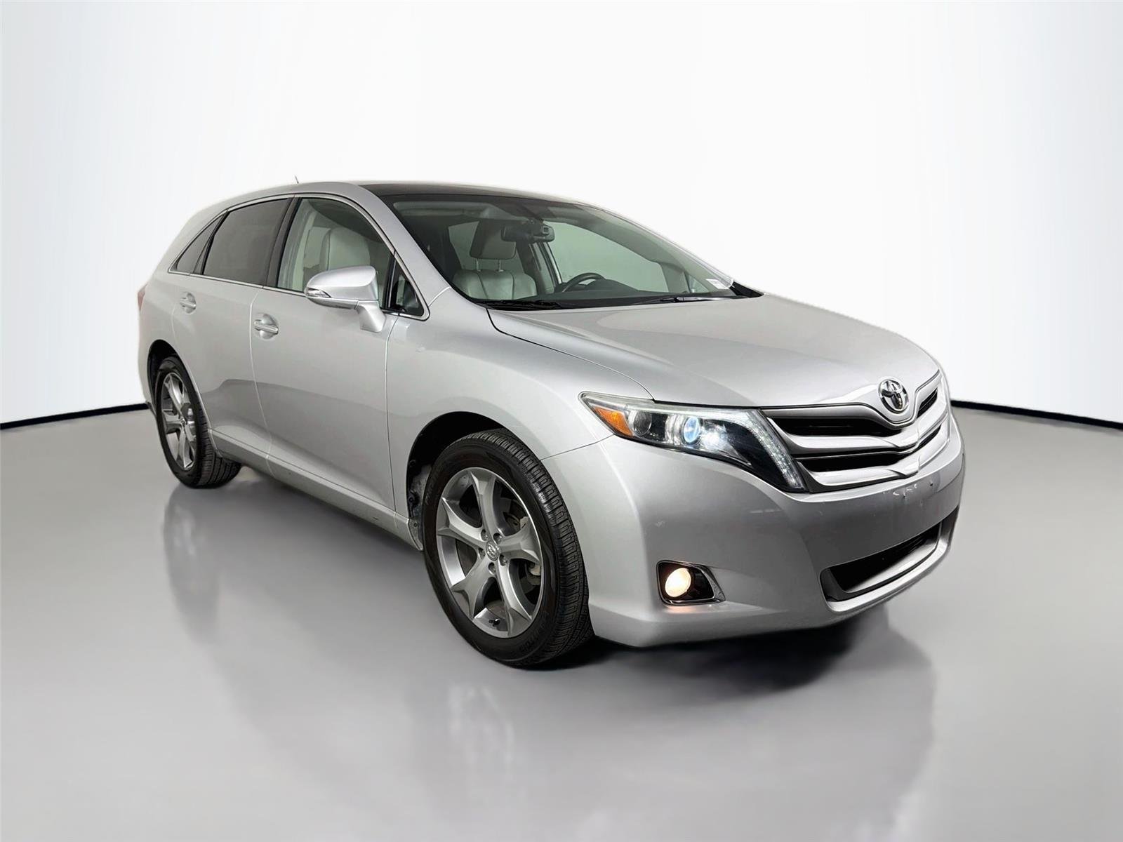 Used 2013 Classic Silver Metallic Toyota Limited image 3