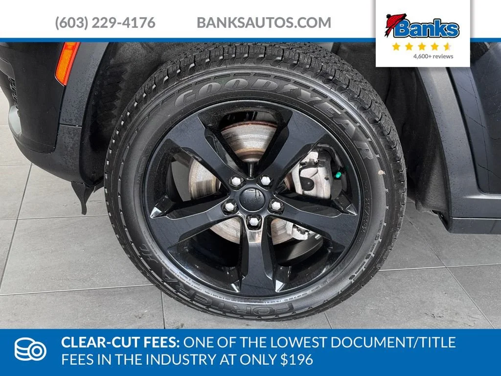 Used 2023 Diamond Black Cry Jeep Altitude image 4