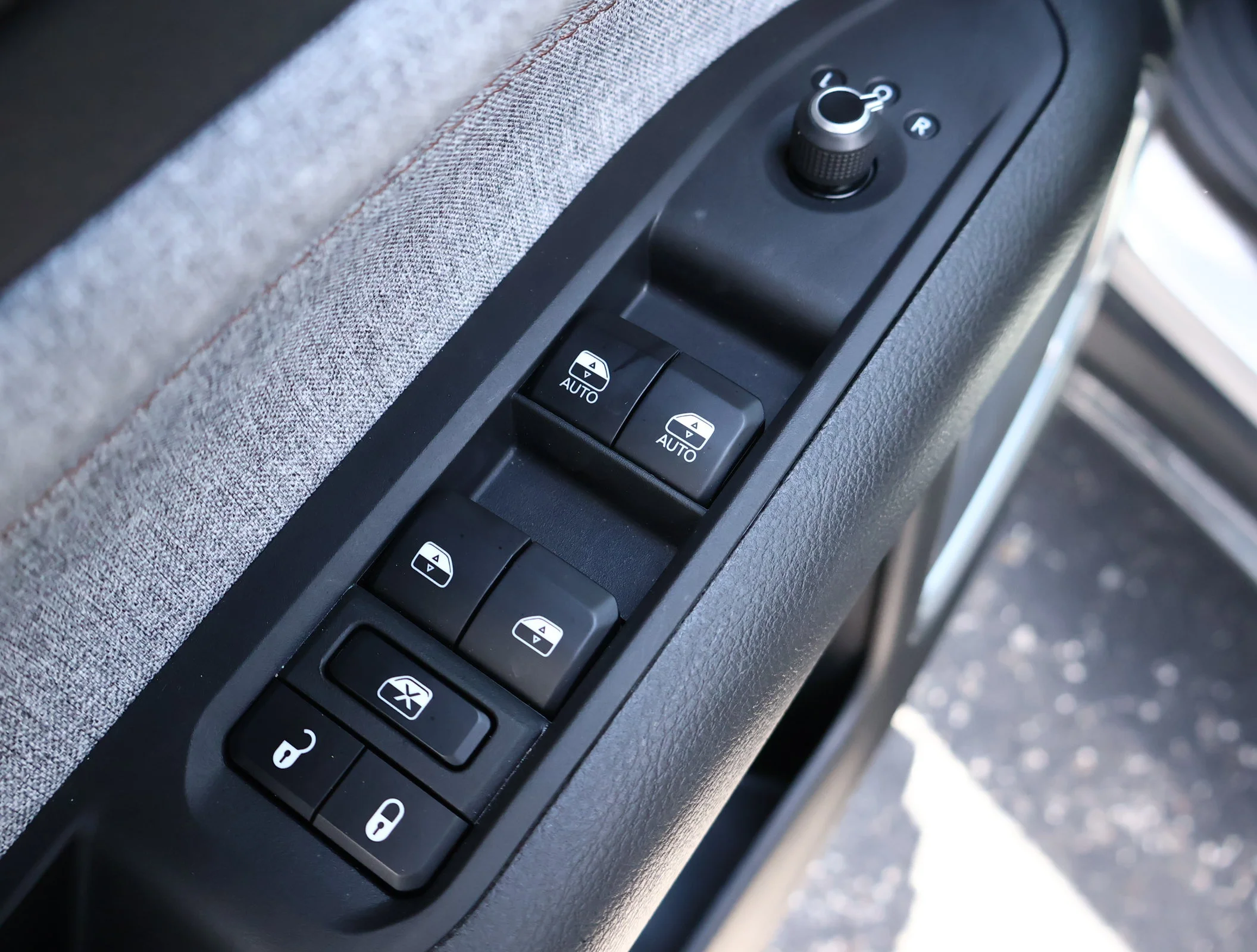Used 2023 Billet Silver M Jeep Latitude Lux image 8