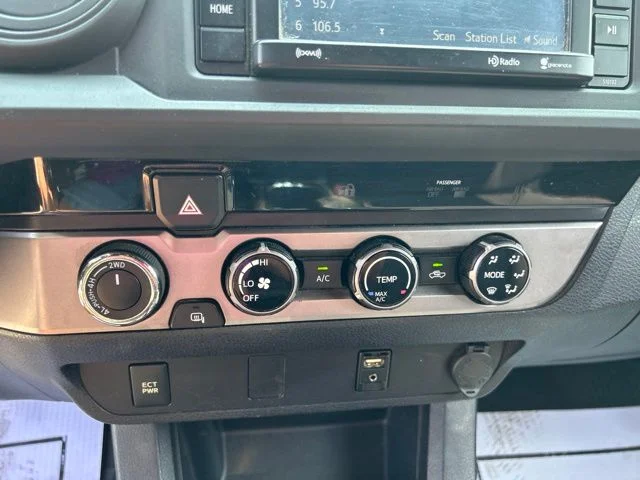 Used 2017 White Toyota SR5 image 22