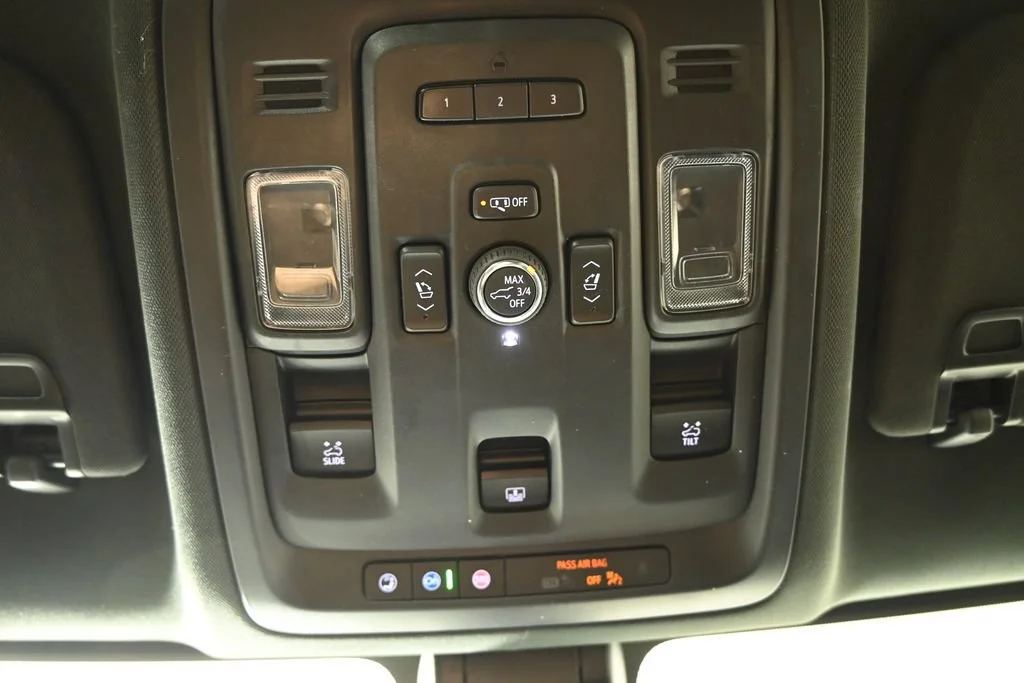 Used 2021 IRIDESCENT PEARL TRICOAT Chevrolet Premier image 35