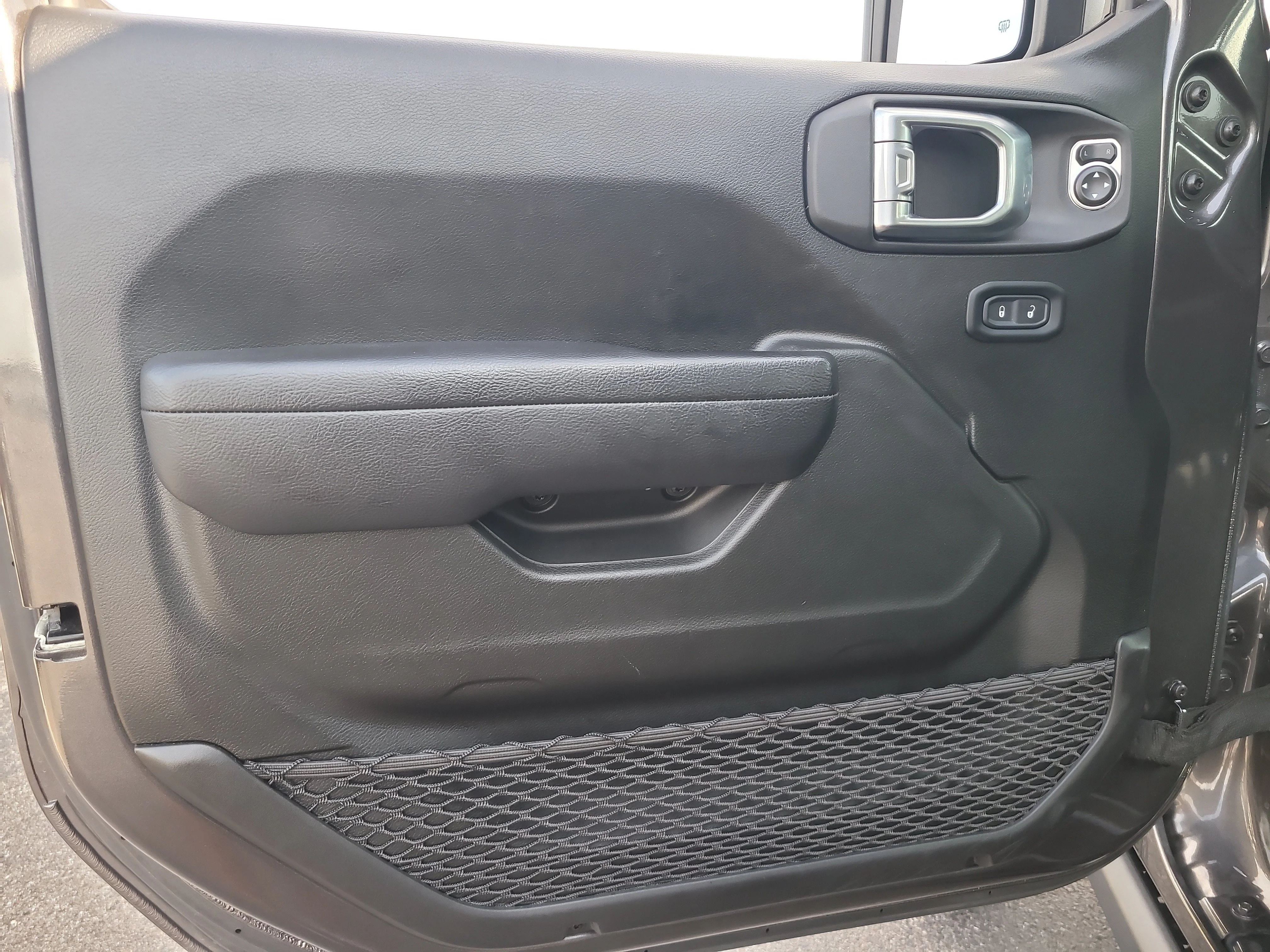 Used 2024 Granite Crystal Metallic Clearcoat Jeep Mojave image 16