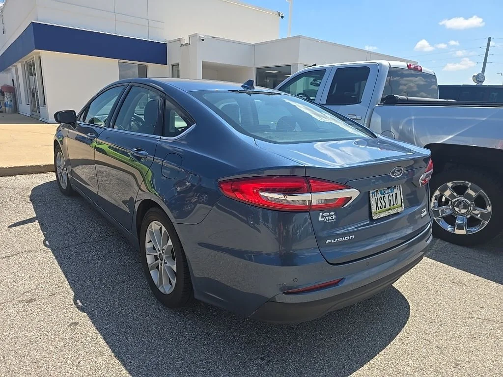 Used 2019 Blue Ford SE image 4