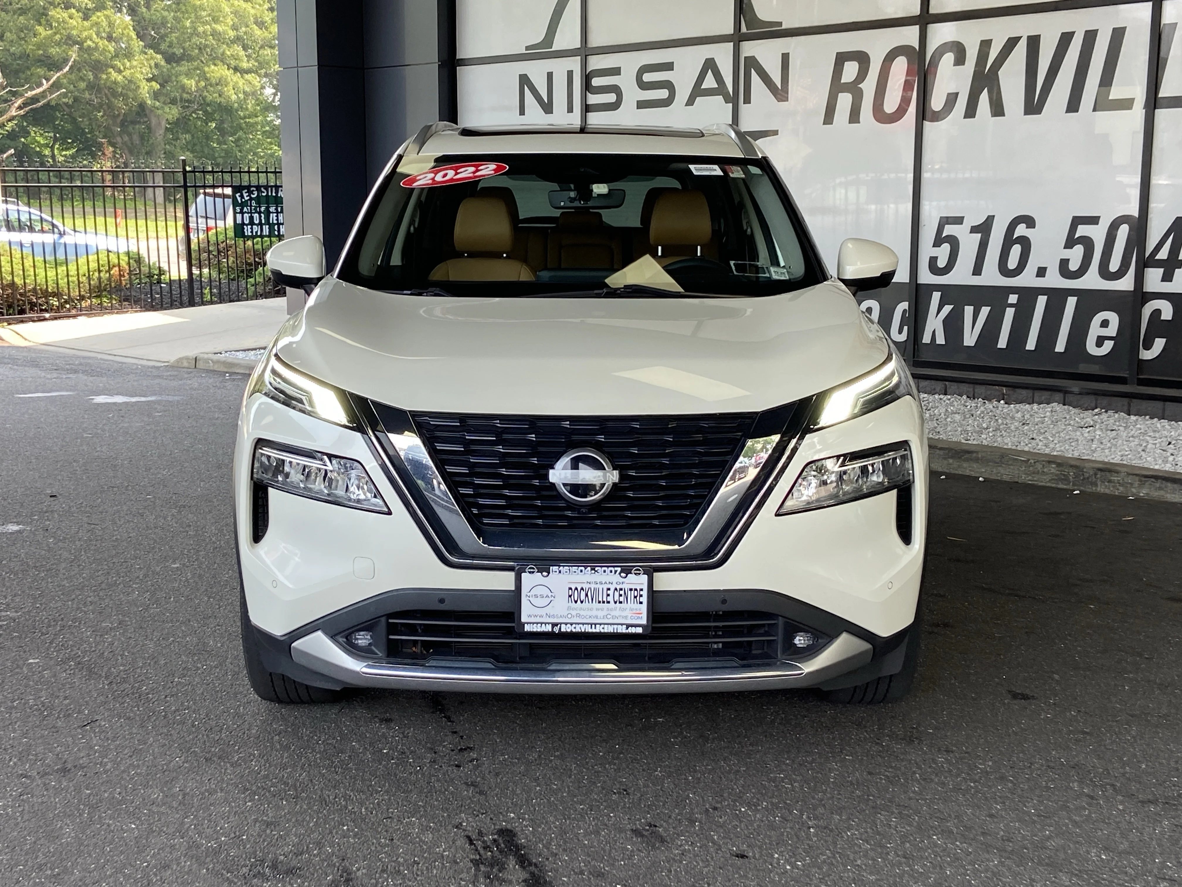 Used 2022 Pearl White Tricoat Nissan  image 4