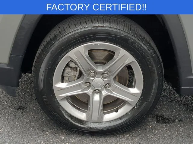Used 2024 Gray Jeep Latitude image 10