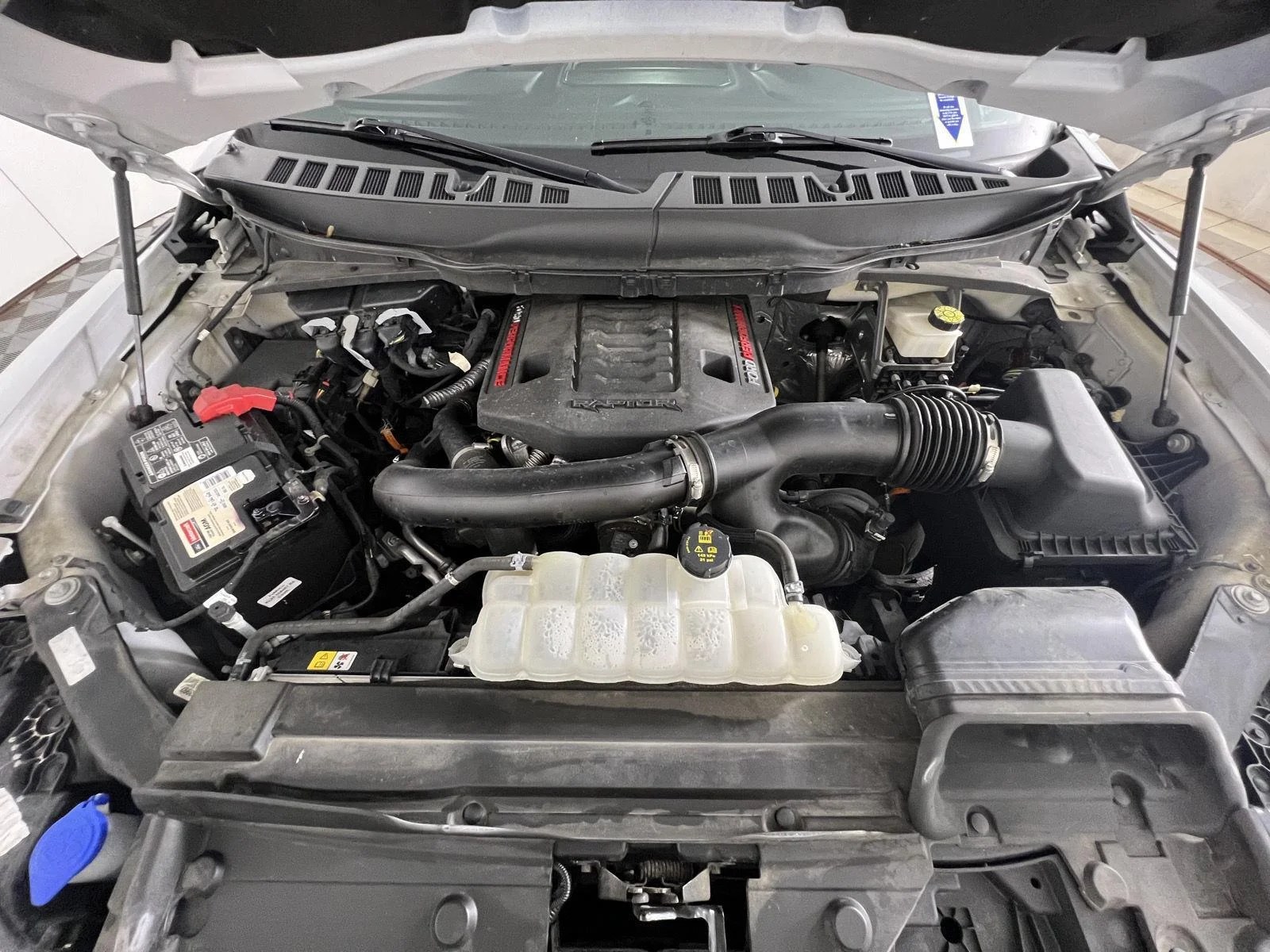 Used 2023 Avalanche Gray Ford Raptor image 24