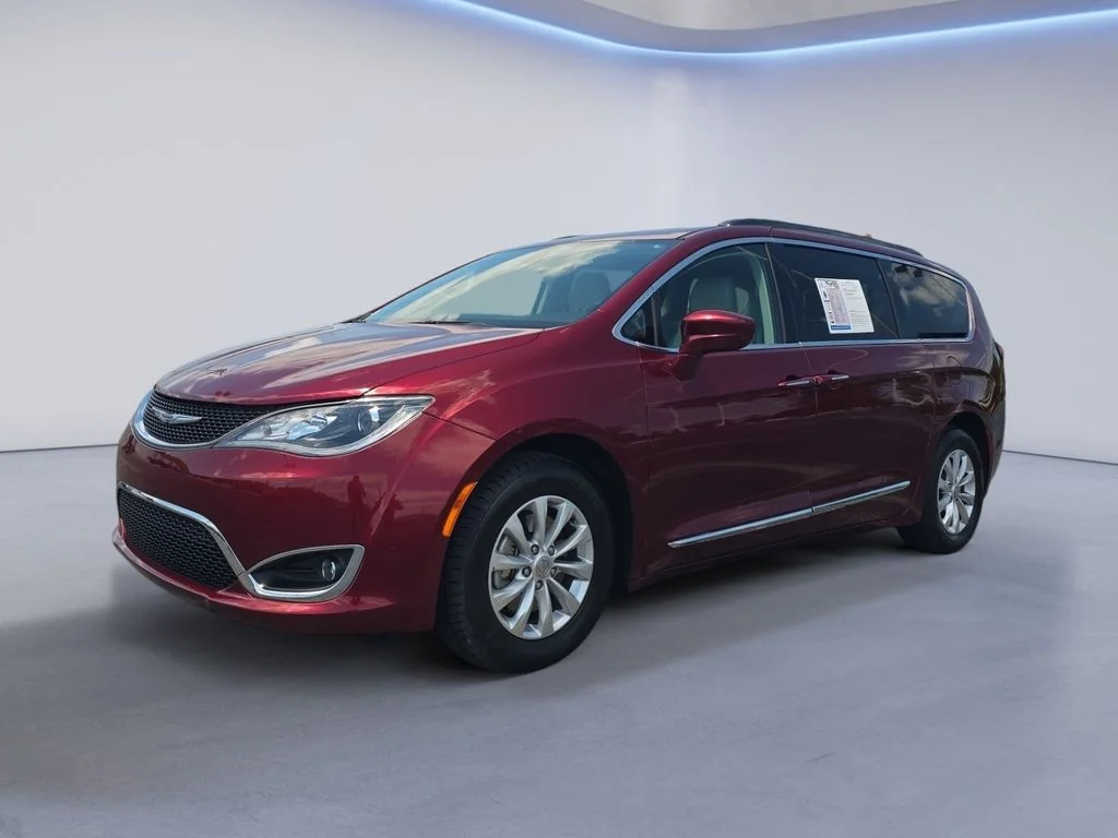 2017 Chrysler Pacifica Touring-L's photo