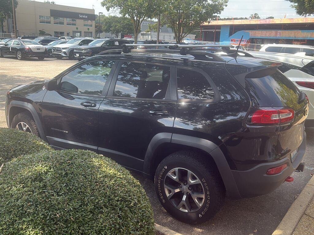Used 2017 Diamond Black Crystal Pearlcoat Jeep Trailhawk image 7