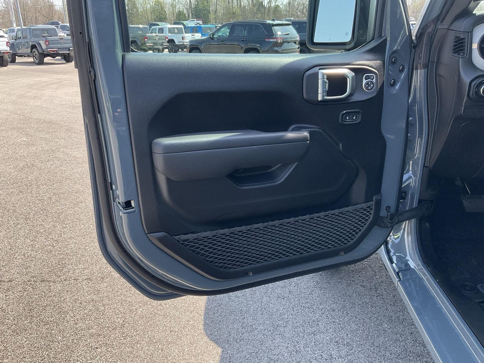 New 2026 Anvil Clearcoat Jeep Sport S image 10