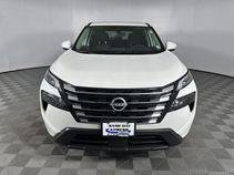 Used 2025 Everest White Pearl Nissan SV image 10