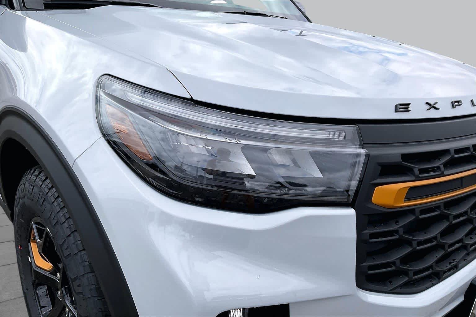 New 2026 Space White Metallic Ford Tremor® image 13