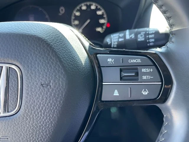 Used 2023 White Honda EX-L image 19