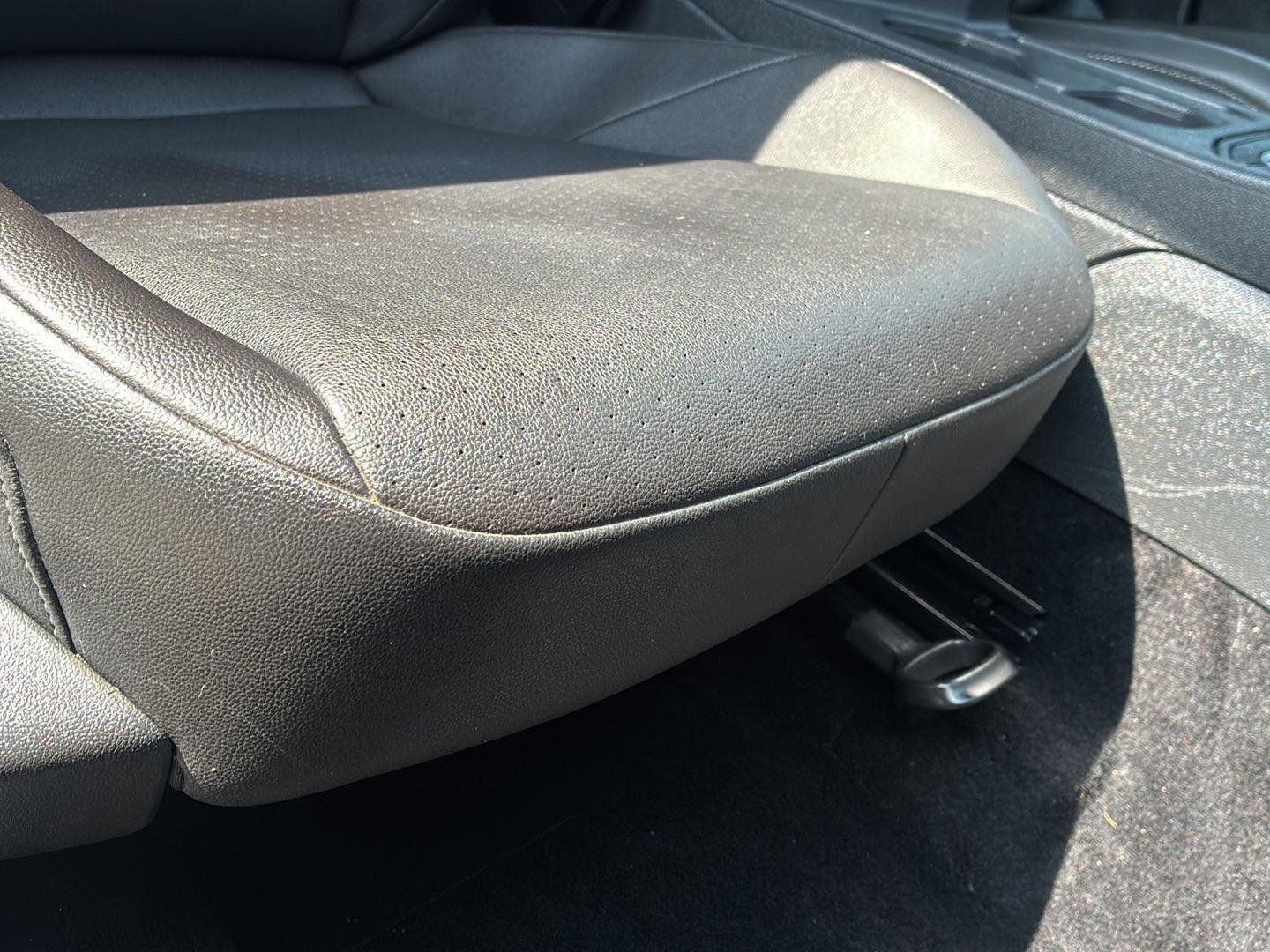 Used 2019 Platinum Gray Metallic Volkswagen SE image 14