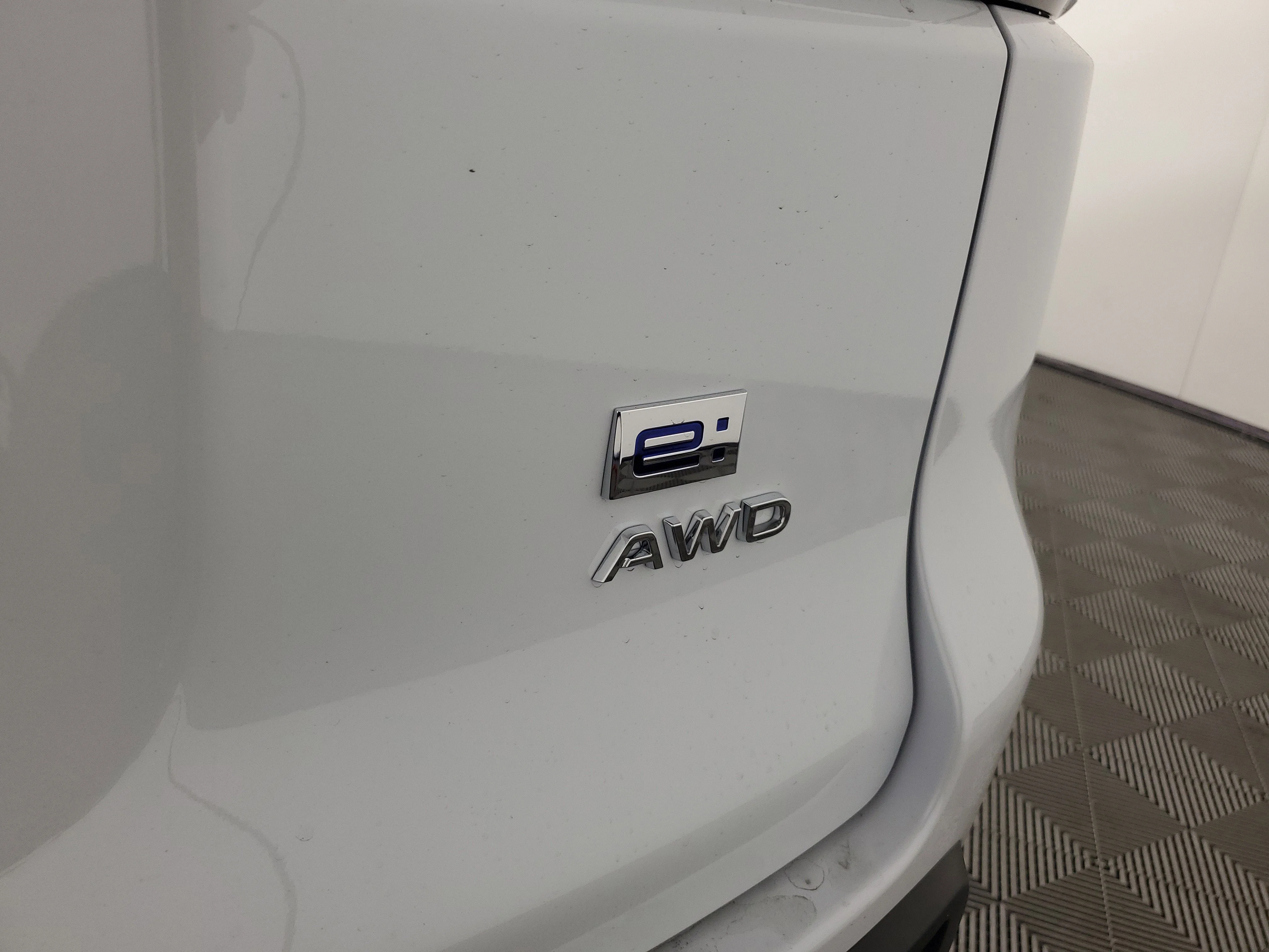 New 2026 Frostline White Pearl Honda AWD EX image 13