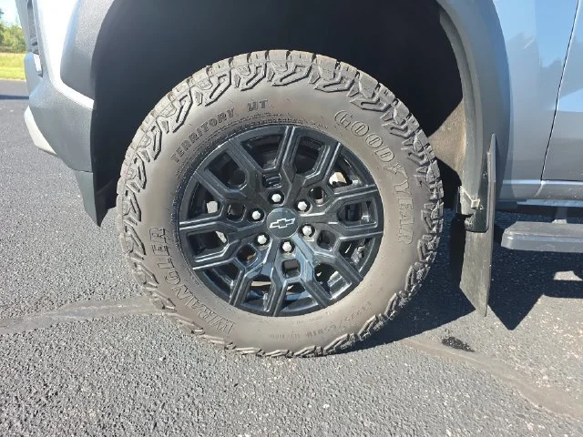 Used 2023 Gray Chevrolet 4WD Trail Boss image 31