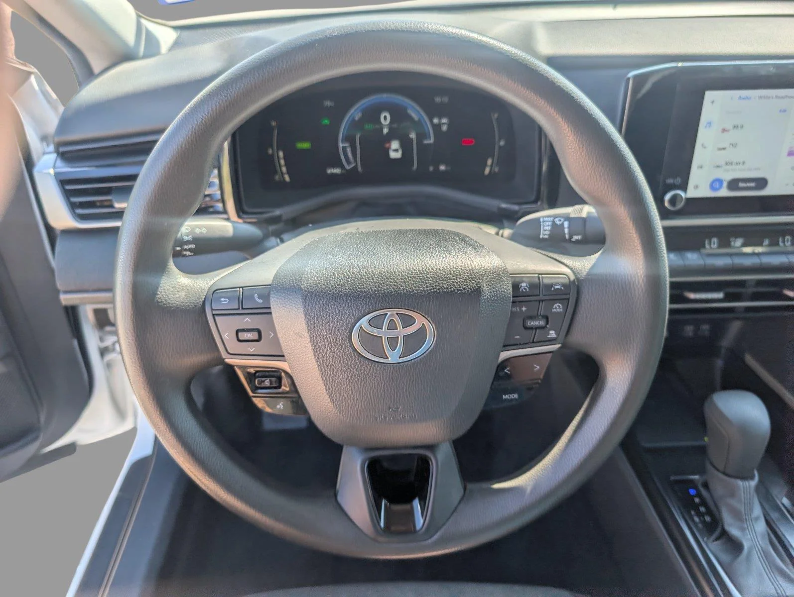 Used 2025 Ice Cap Toyota LE image 28