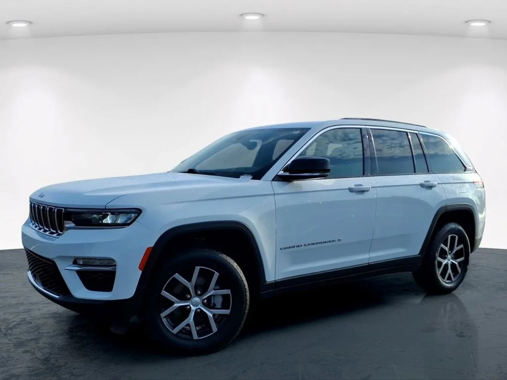 Used 2024 White Jeep Limited image 2