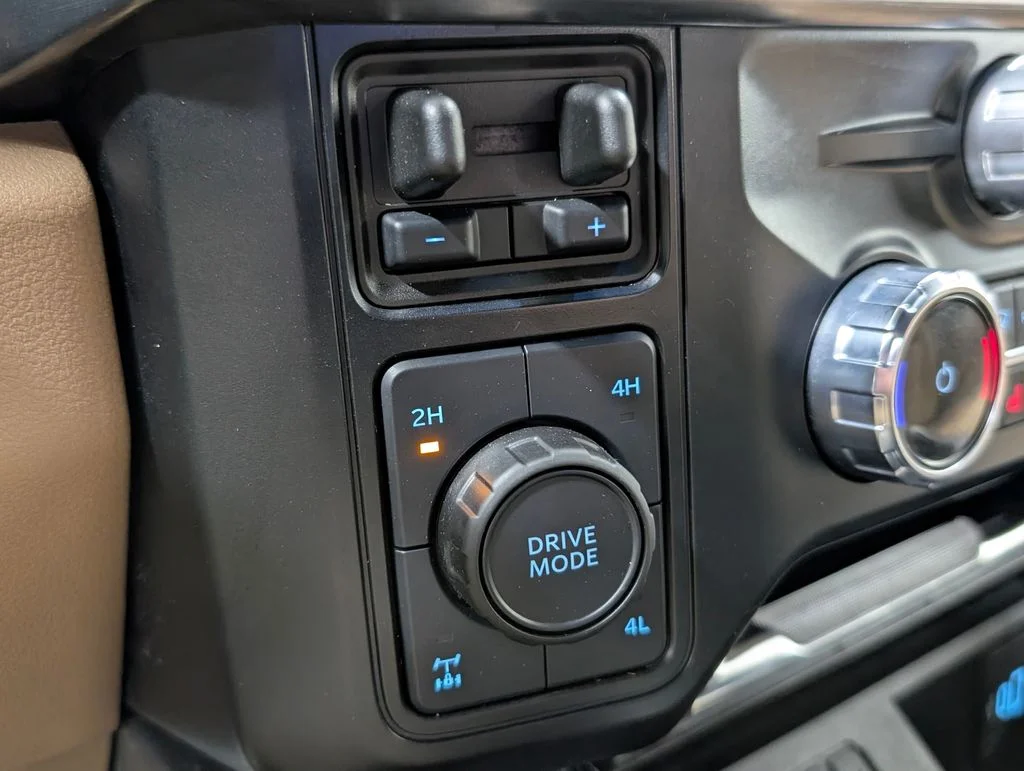 Certified Used 2025 Agate Black Metallic Ford Lariat image 7