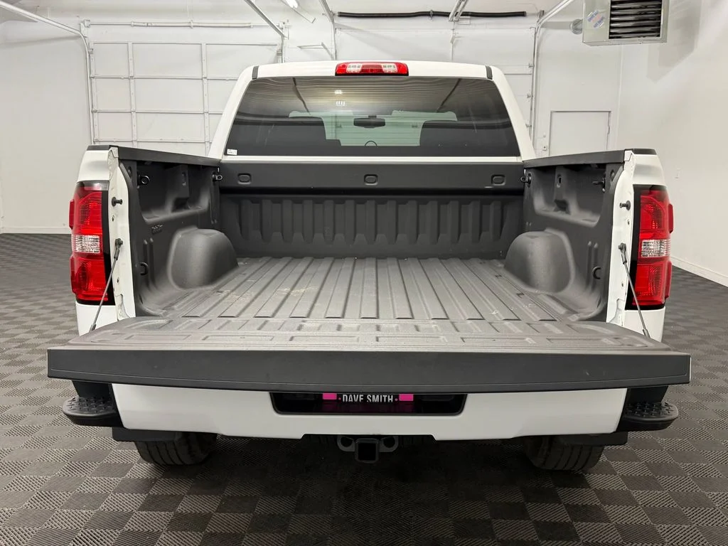 Used 2018 Summit White GMC SLE image 21