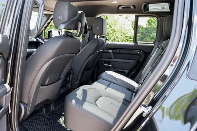 New 2026 Santorini Black Land Rover X-Dynamic SE image 45