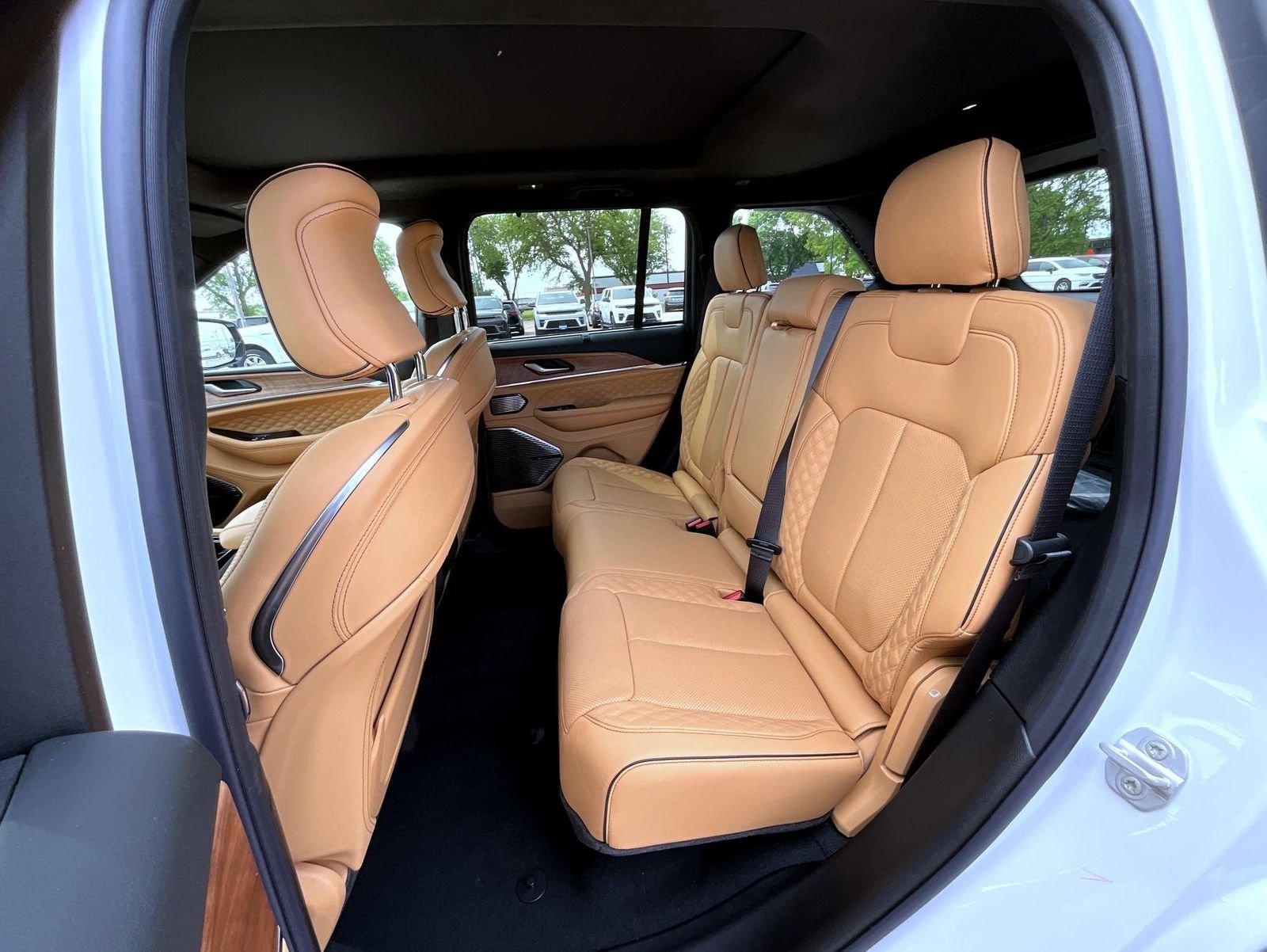 New 2026 Bright White Clear-Coat Exterior Paint Jeep Summit image 12