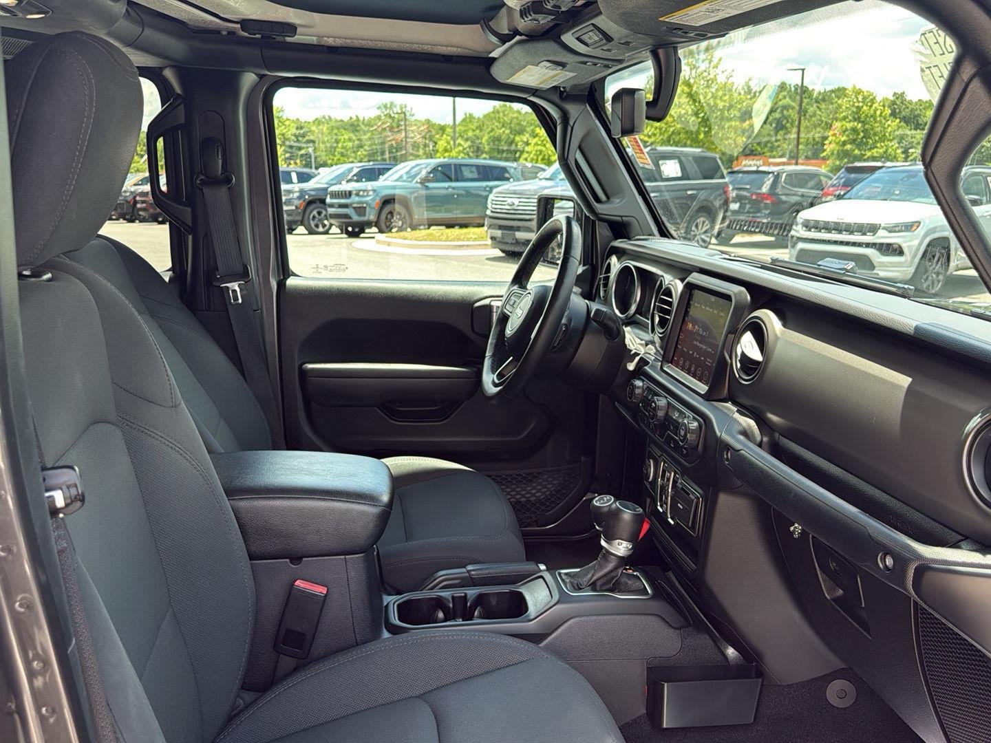 Used 2022  JEEP SPORT image 22