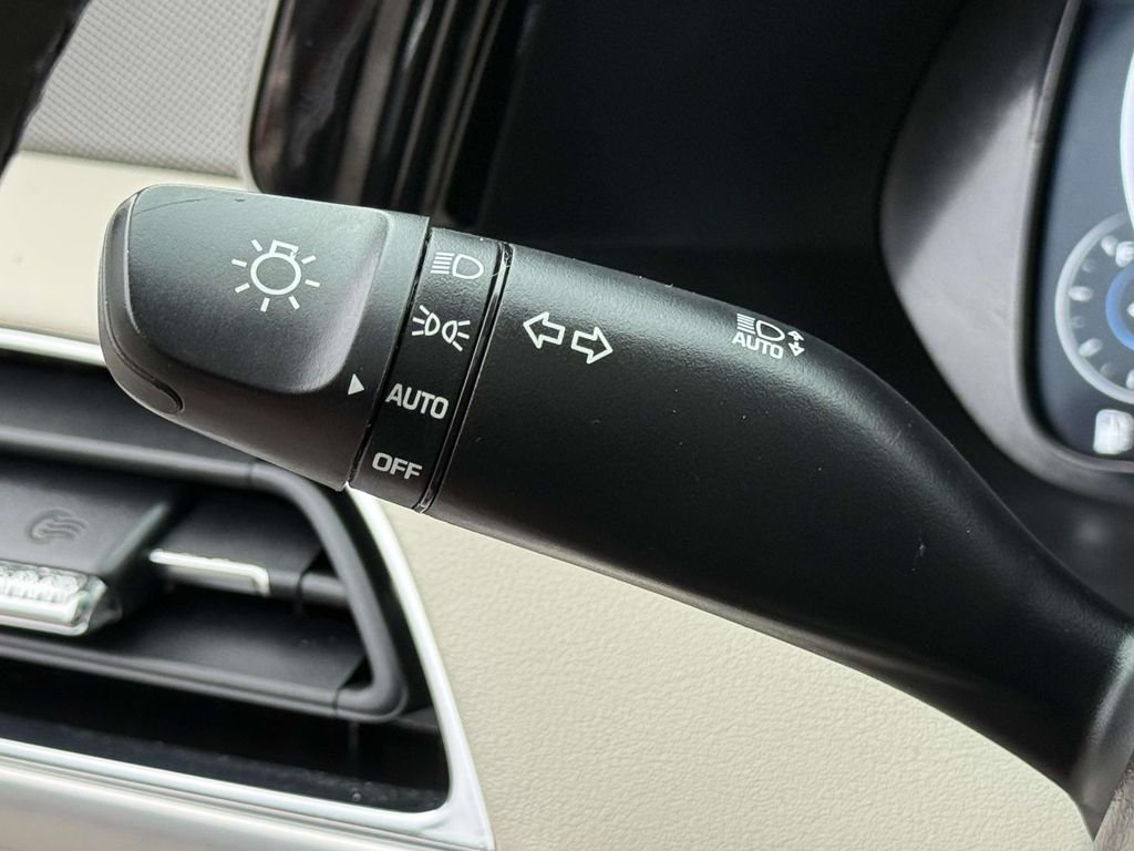 Certified Used 2020 Graphite Hyundai Limited image 25