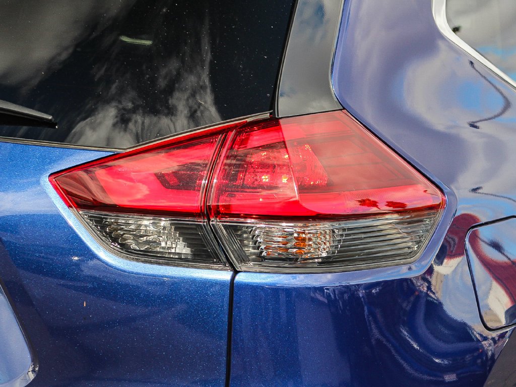 Used 2019 Blue Nissan Hybrid SL image 10