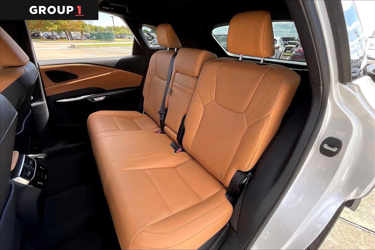 Used 2025 Eminent White Pearl Lexus Premium Plus image 17