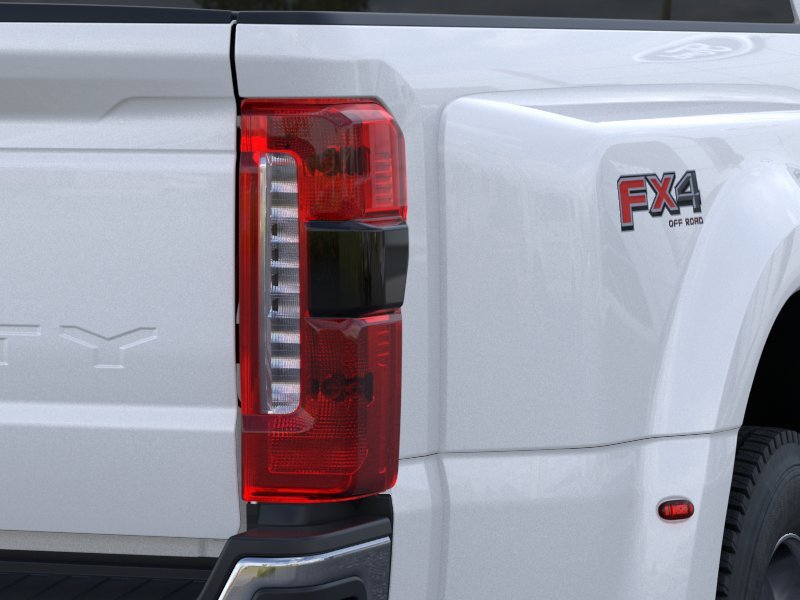 New 2026 Star White Metallic Tri-Coat Ford F-450® Lariat® image 21