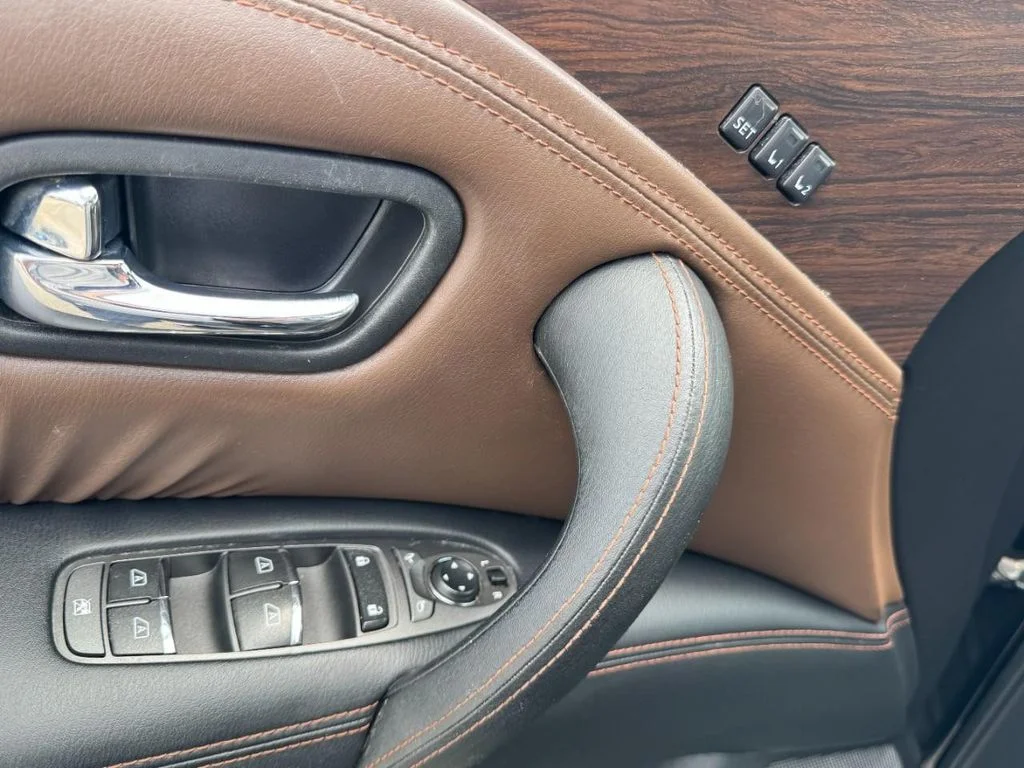 Used 2019 Black Nissan Platinum image 16