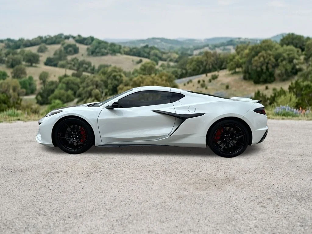 Used 2025 White Chevrolet Z06 image 5