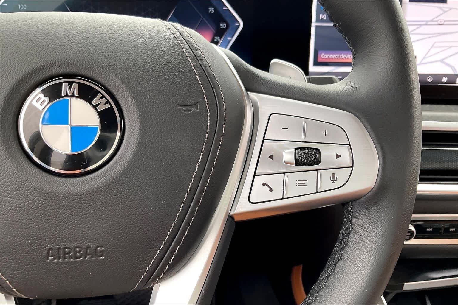 Used 2025 Black Sapphire Metallic BMW xDrive40i image 27