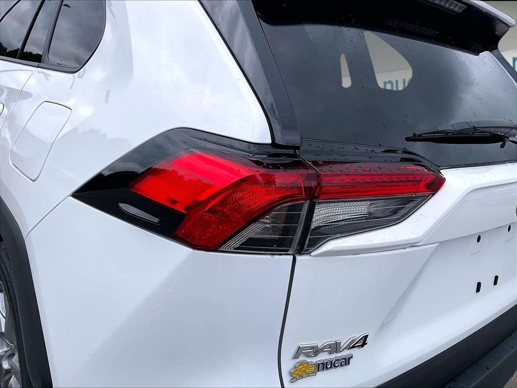 Used 2025 Ice Toyota LE image 30