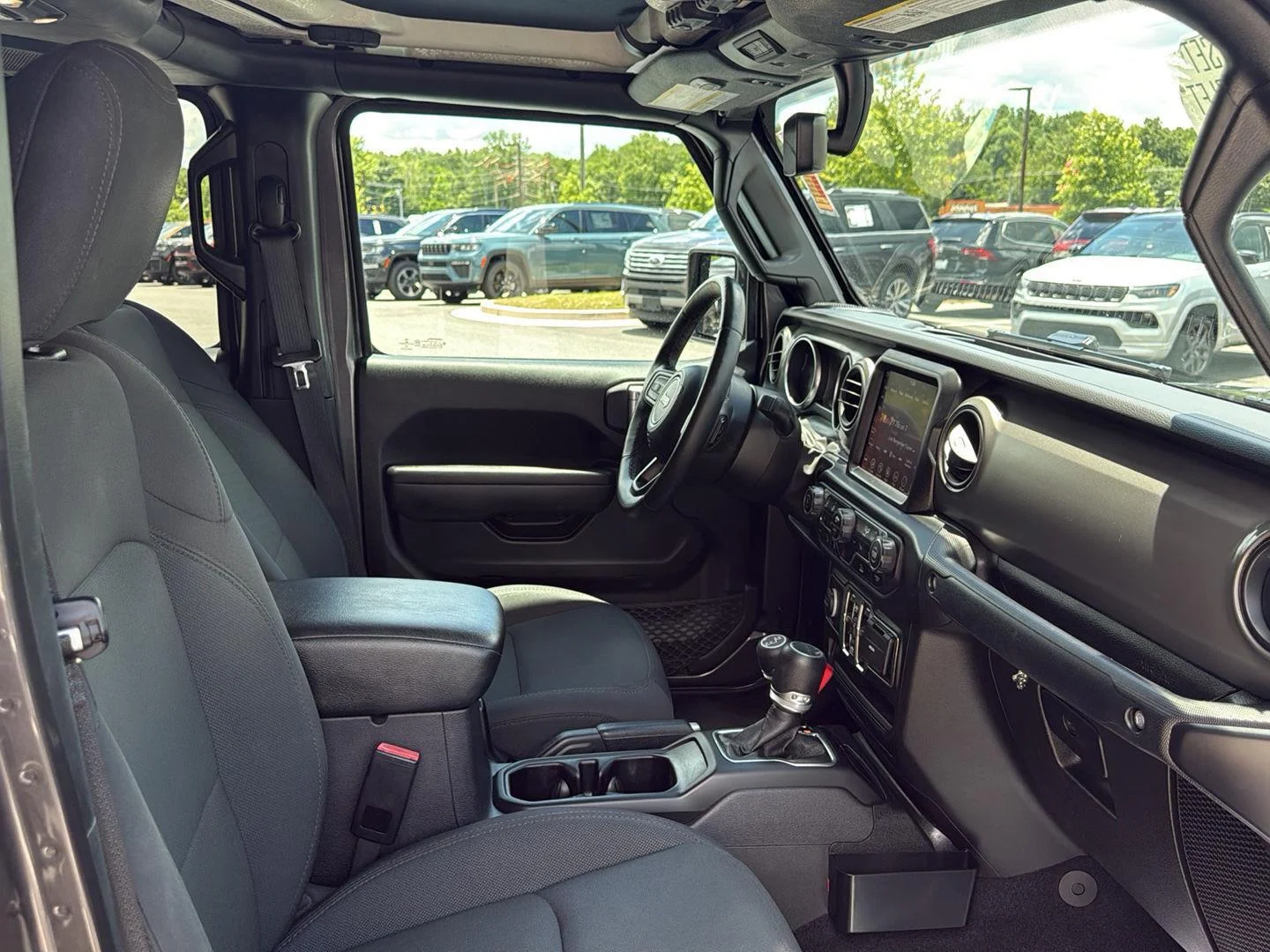 Used 2022  JEEP SPORT image 23