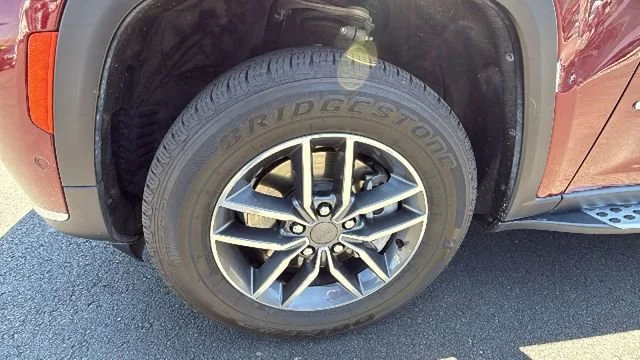Used 2021 Red Jeep Limited 4x4 image 9