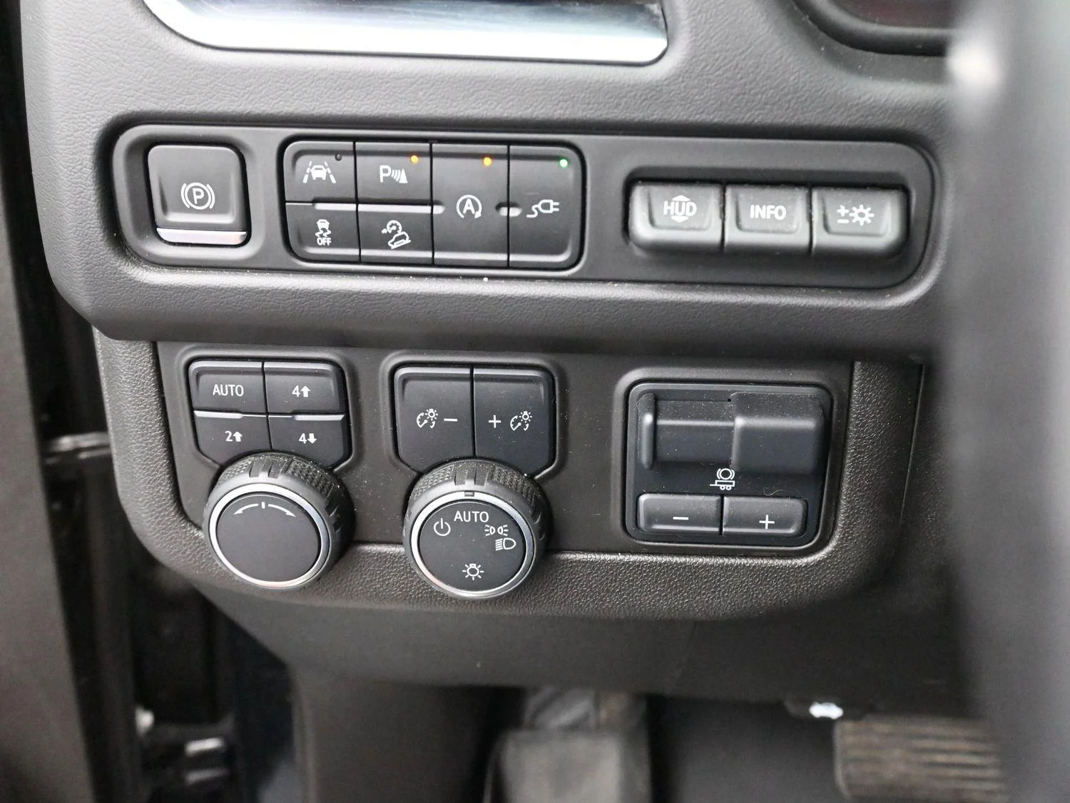 Used 2021 Black Chevrolet Premier image 23