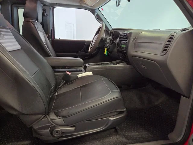 Used 2004 Red Ford Edge image 15